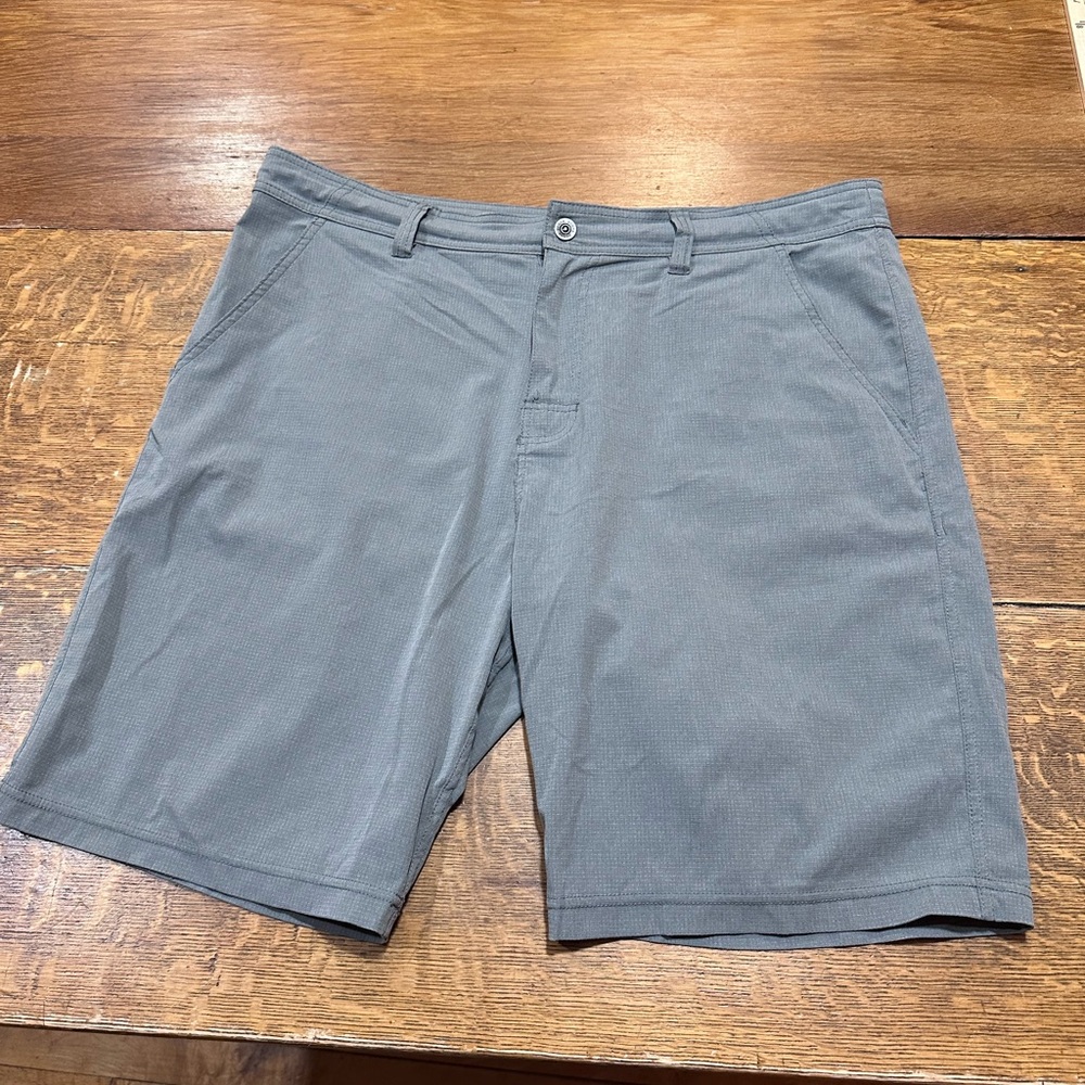 Prana Men's Charcoal Flat Front Shorts sz 38 grey. E‎